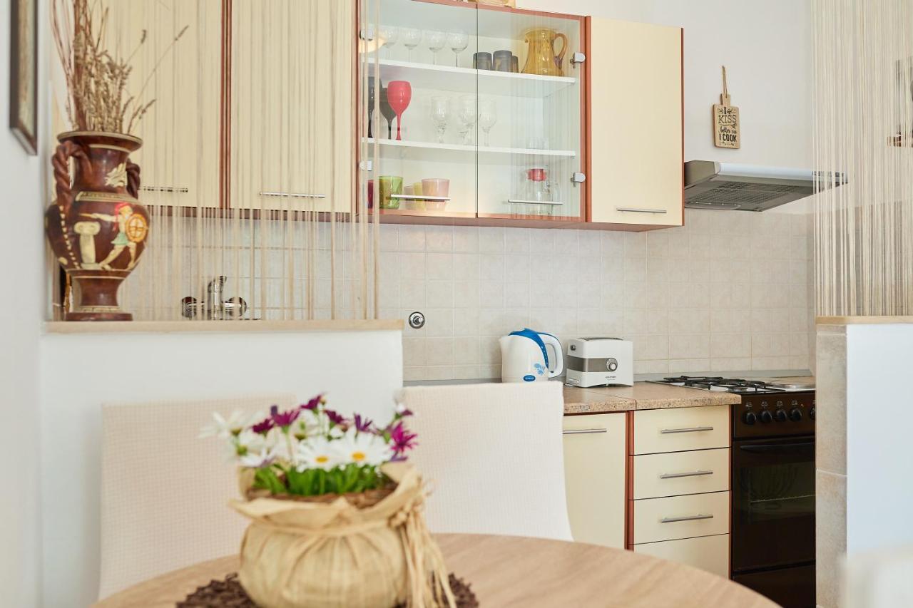 Studio Dolores-Apartment By The Sea Maranovići Buitenkant foto